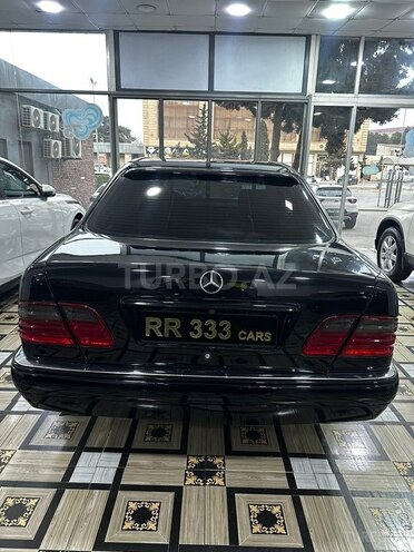 Mercedes E 200-2