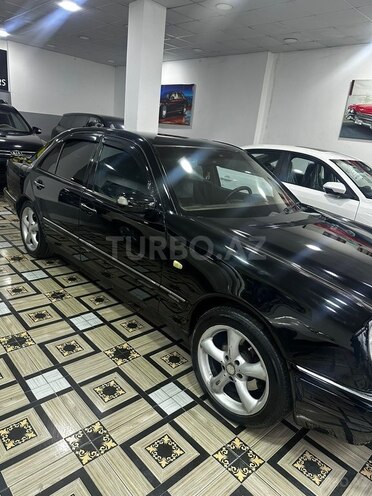 Mercedes E 200-4