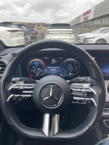 Mercedes E 300 e-13