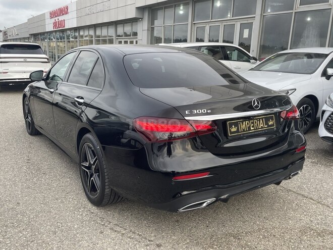 Mercedes E 300 e-5