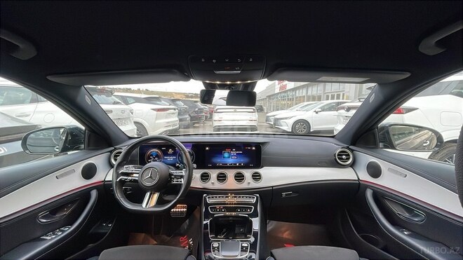 Mercedes E 300 e-11