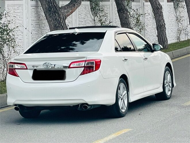 Toyota Camry-12