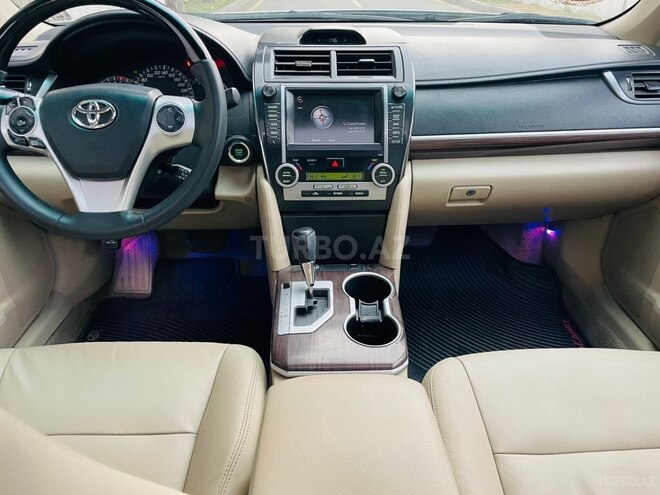 Toyota Camry-13