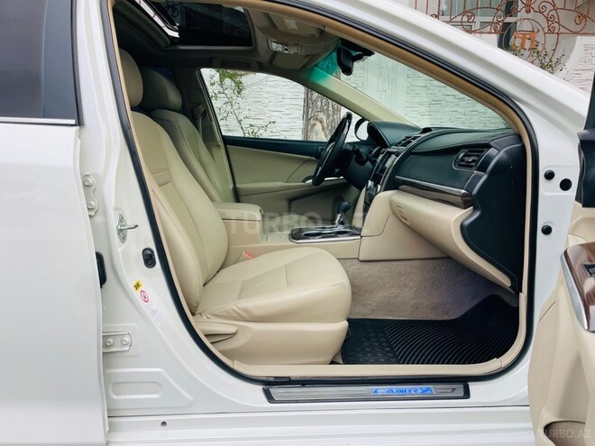 Toyota Camry-15