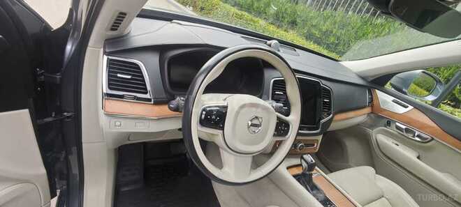 Volvo XC90-8