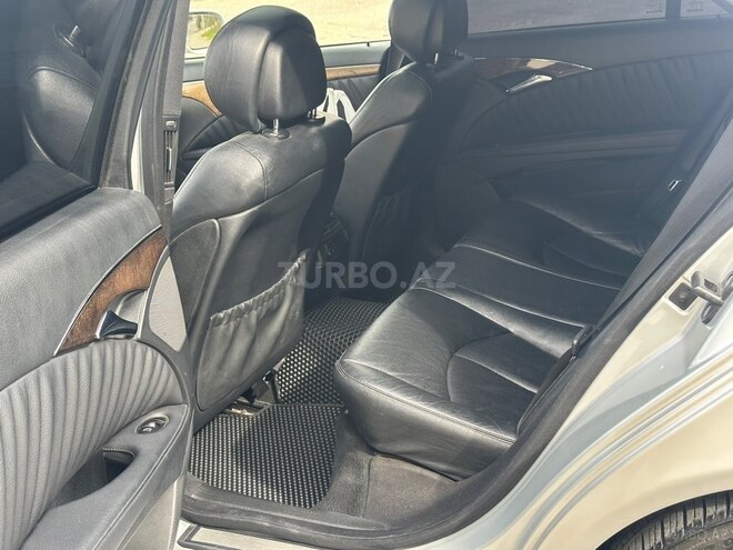 Mercedes E 300-11