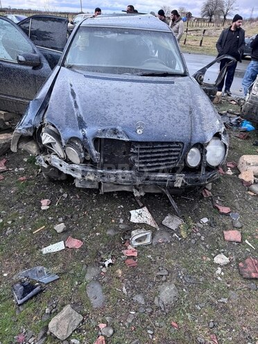 Mercedes E 200 2000, 148,000 km - 2.0 л - Zaqatala
