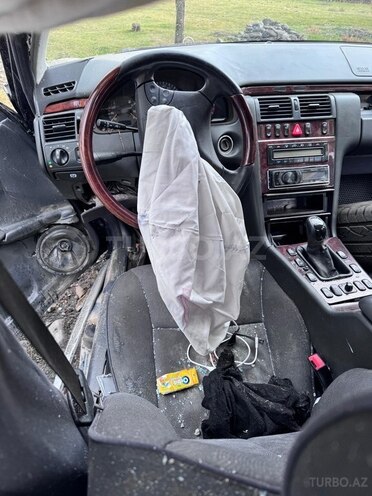 Mercedes E 200 2000, 148,000 km - 2.0 л - Zaqatala