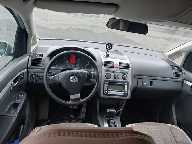 Volkswagen Touran-8