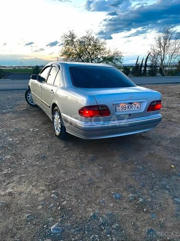 Mercedes E 240 2001, 260,000 km - 2.4 l - Şəmkir