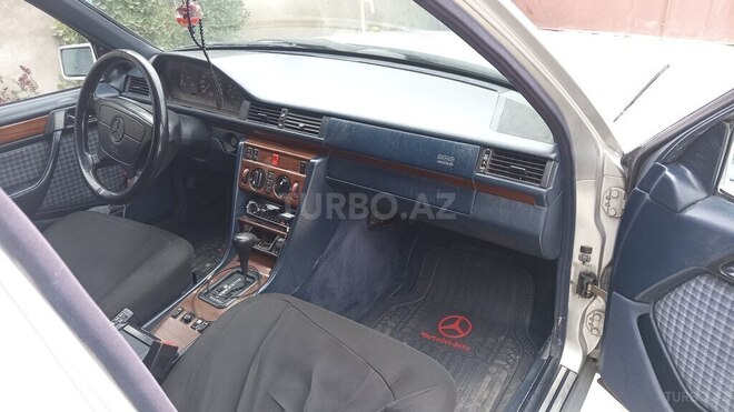 Mercedes 220 E-6