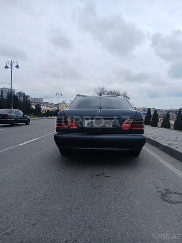 Mercedes E 220 1999, 325,000 km - 2.2 l - Bakı