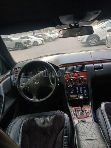 Mercedes E 220 1999, 325,000 km - 2.2 l - Bakı