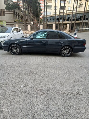 Mercedes E 220 1999, 325,000 km - 2.2 l - Bakı