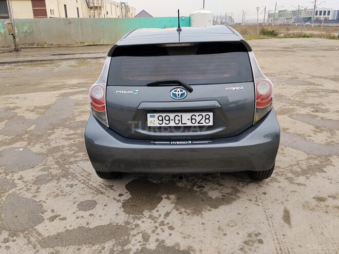 Toyota Prius C-2