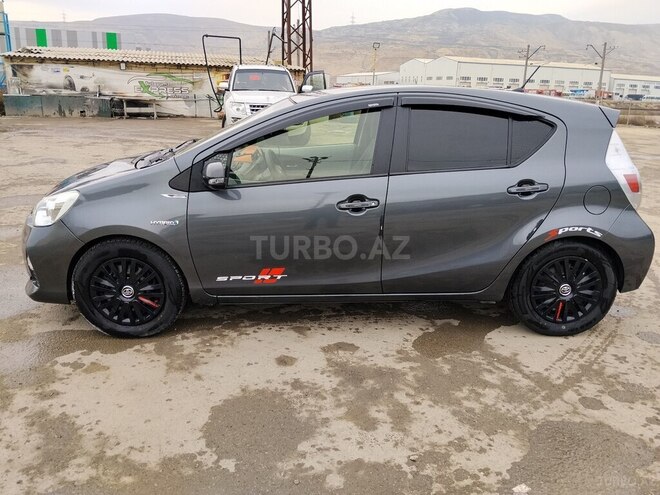 Toyota Prius C-3