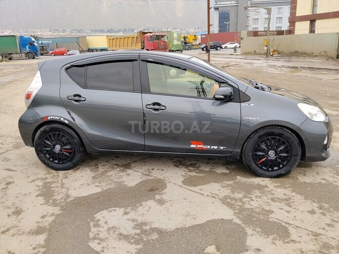 Toyota Prius C-4