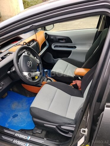 Toyota Prius C-6