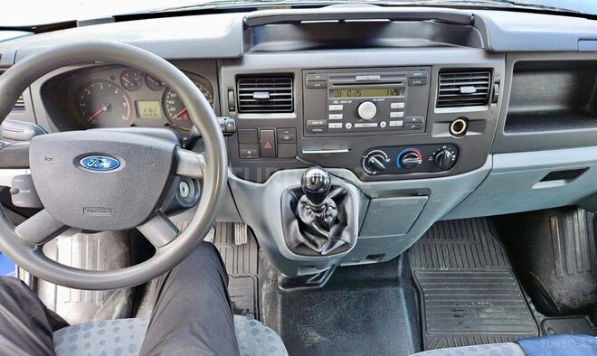 Ford Transit-5