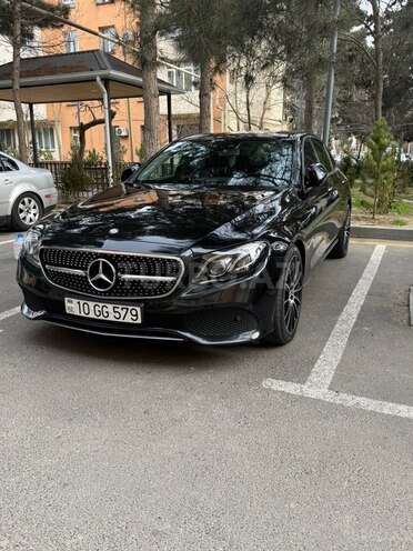 Mercedes E 220 d-3