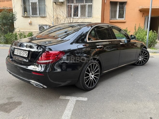 Mercedes E 220 d-4