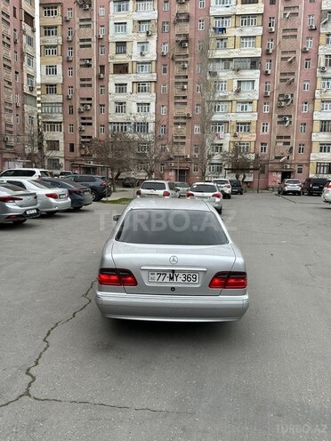 Mercedes E 270 2000, 398,500 km - 2.7 l - Xırdalan