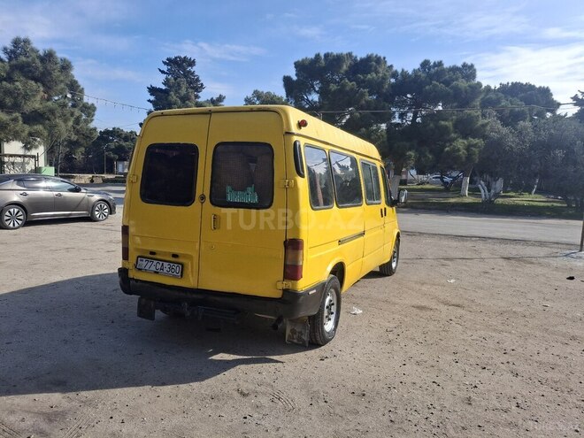 Ford Transit-3