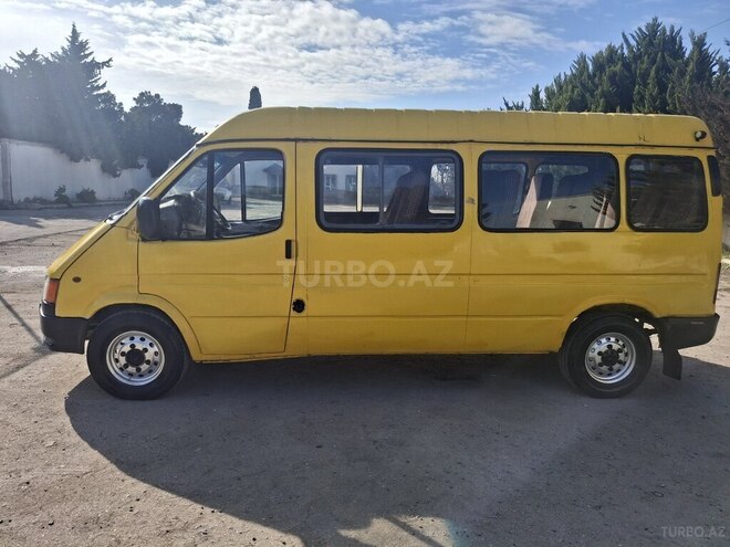 Ford Transit-8