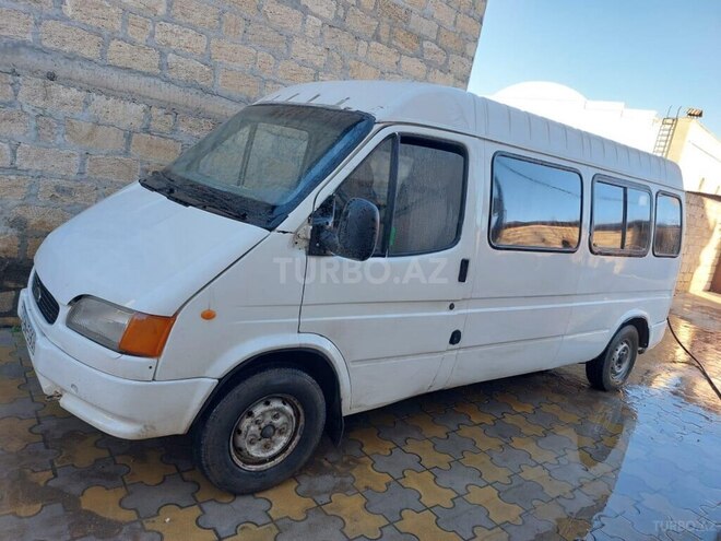 Ford Transit-2