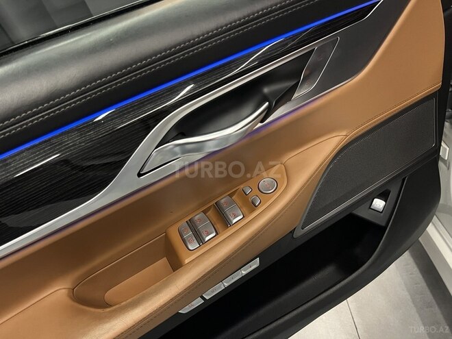 BMW 740-19