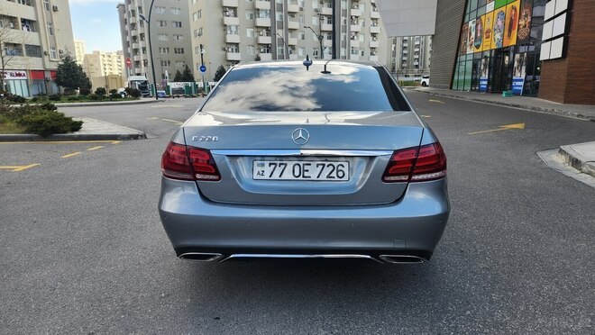 Mercedes E 220-2