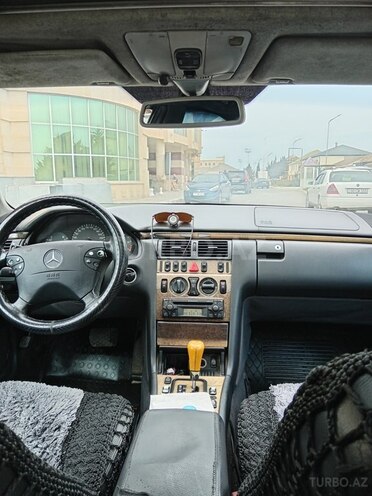 Mercedes E 320-4