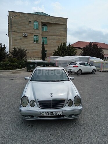 Mercedes E 320-9