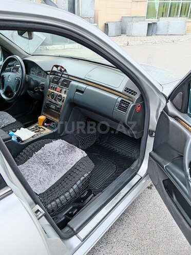 Mercedes E 320-5