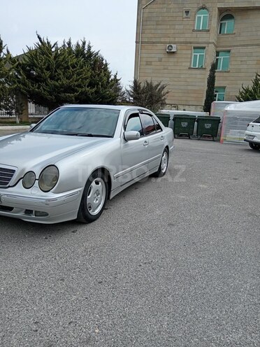 Mercedes E 320-7