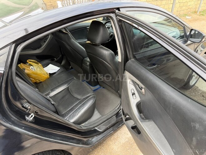 Hyundai Elantra-4