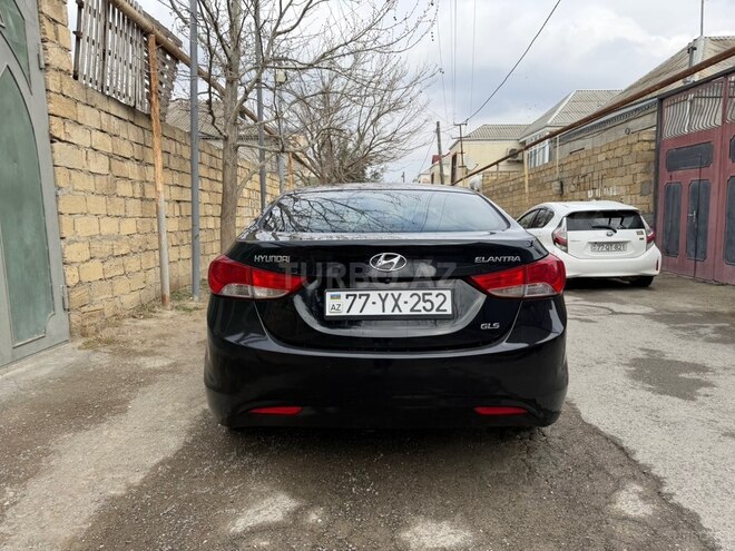 Hyundai Elantra-8