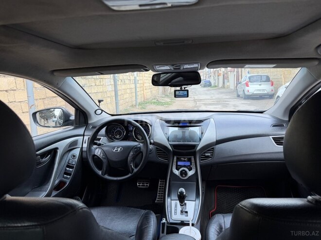 Hyundai Elantra-3