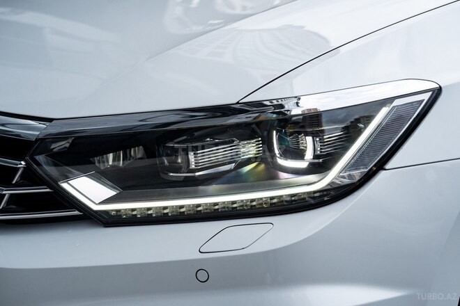 Volkswagen Passat 2018, 136,000 km - 1.8 l - Bakı