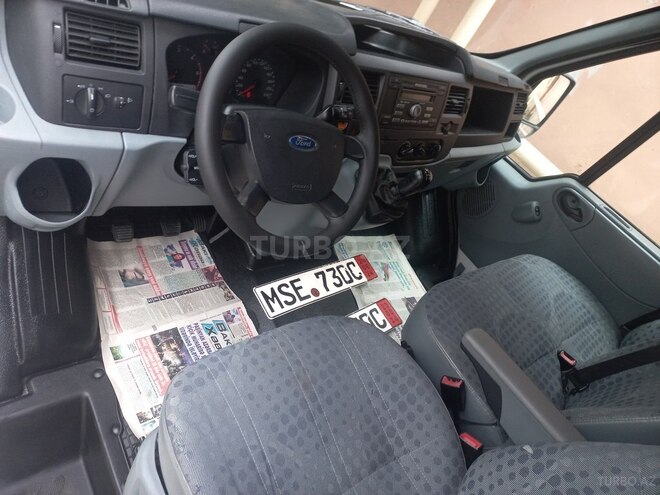 Ford Transit-16