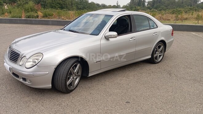 Mercedes E 240 2002, 280,000 km - 2.6 l - Quba