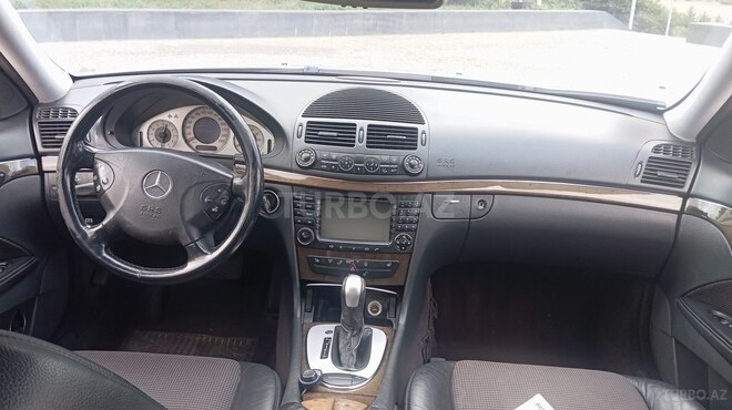 Mercedes E 240 2002, 280,000 km - 2.6 l - Quba