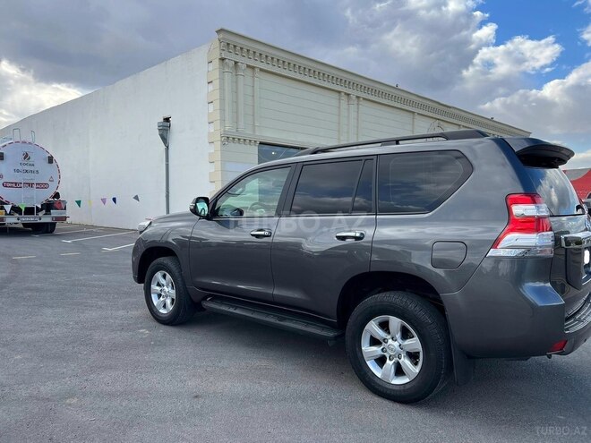 Toyota Land Cruiser Prado-5