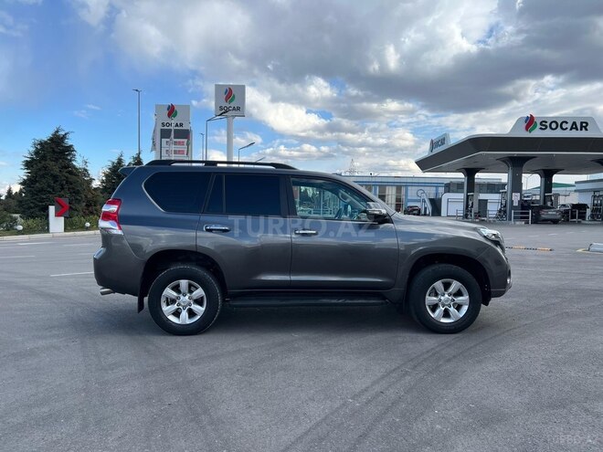 Toyota Land Cruiser Prado-6