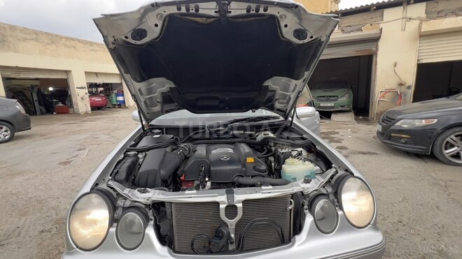 Mercedes E 240 2001, 328,000 km - 2.4 л - Bakı