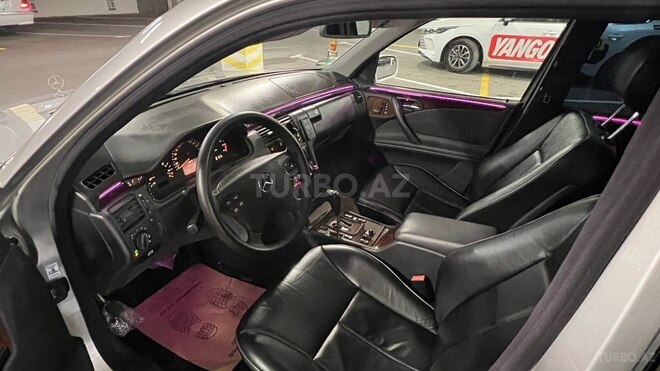 Mercedes E 240 2001, 328,000 km - 2.4 л - Bakı