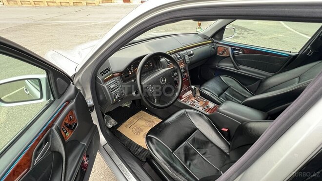 Mercedes E 240 2001, 328,000 km - 2.4 л - Bakı