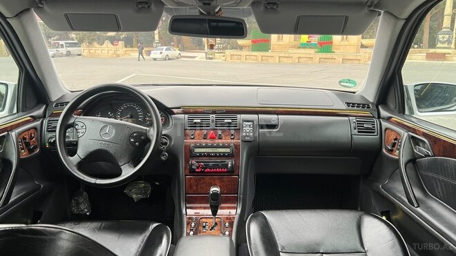 Mercedes E 240 2001, 328,000 km - 2.4 л - Bakı