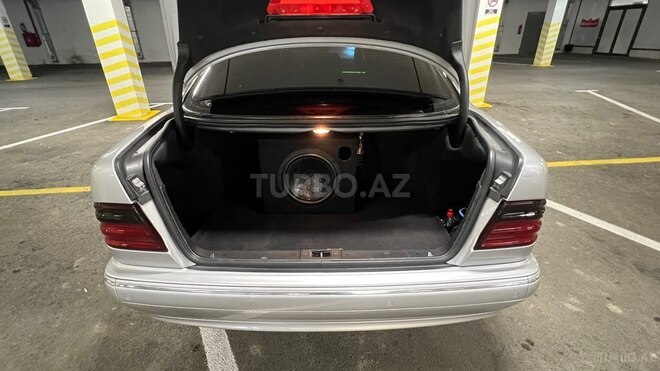 Mercedes E 240 2001, 328,000 km - 2.4 л - Bakı