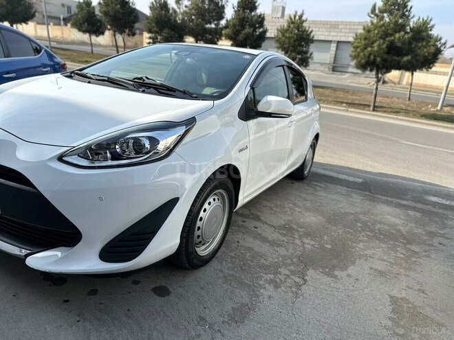 Toyota Aqua-3